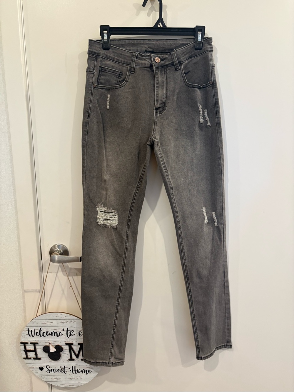 Gray Distressed Women's Skinny Jeans - Sleek Slim Fit